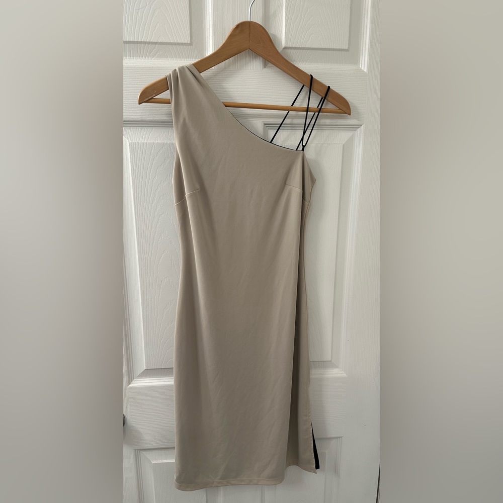 EXPRESS One-Shoulder Reversible Solid Dress - Picture 3 of 5